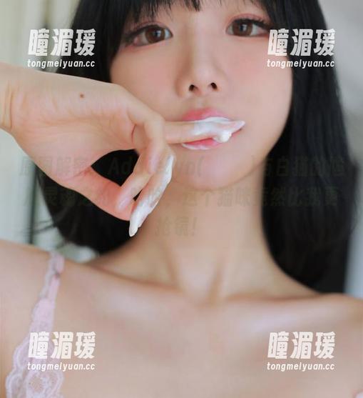 原图解密：Addielyn(에디린)与白猫的尴尬灵魂之约，哈哈，这个猫咪竟然比我更抢镜！