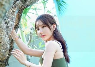 Feilin嗲囡囡 - 看，Celina青妍穿上牛仔裤后的灵动，下载这些美图，乐趣无穷。