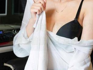 Hyoyeon(김효연)也想好好过个灰丝瘾，写真里偷偷藏了点俏皮