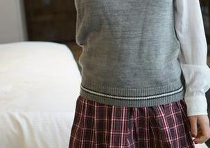 看到这嫩学妹的制服，ROSI真会挑人！图包里真是亮点十足！