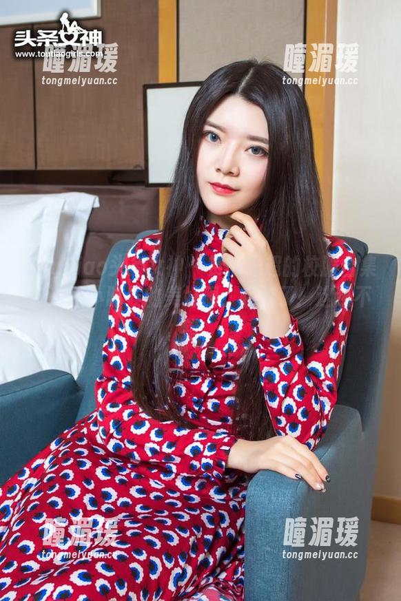 TouTiao头条女神 - 赏周思超的校服合集，想想小时候的美好啊，哦对了！这还不错。