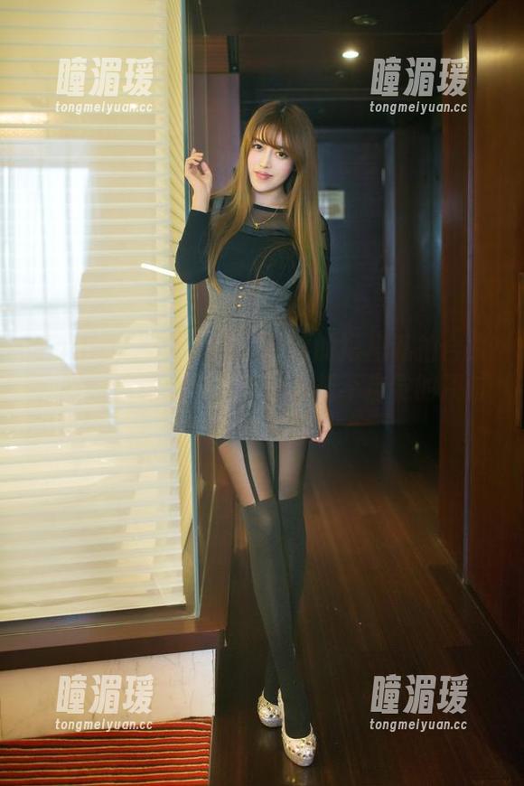 TuiGirl推女郎 - 王馨瑶的短裙私拍合集，喔，连这个角度都让人想不自觉的凑过去瞄一眼