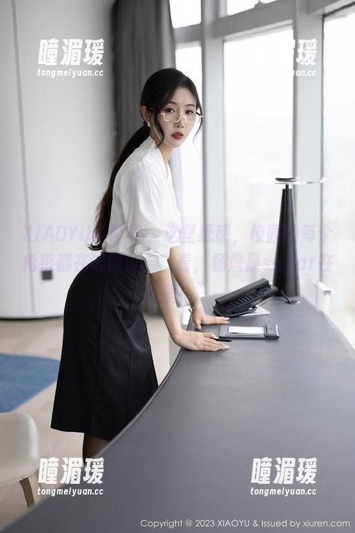 XIAOYU语画界 - 这壁纸感，校园的每个角落都在试图说：“看，杨晨晨sugar在这里！”