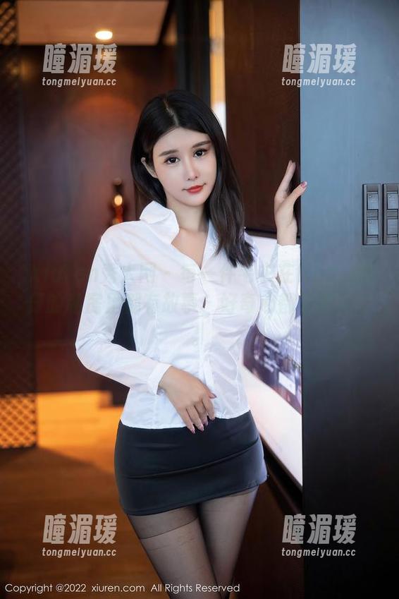 Xiuren秀人网 - 每一件毛衣在tina_甜仔的私房里都有故事，好奇心都被撩起了。