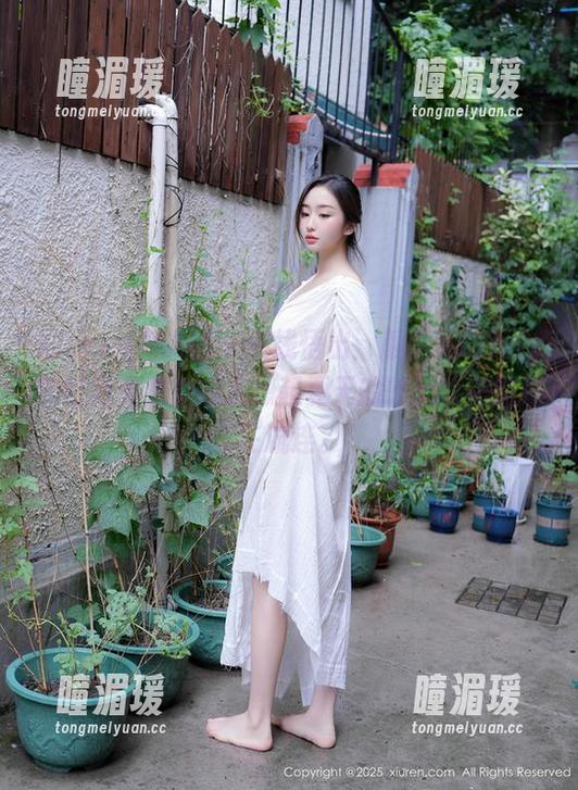 Xiuren秀人网-颜浅浅Cindy Xiuren秀人网 - 在线悟出:颜浅浅Cindy的红裙竟然能让人想起夏天的晚风,美图还在流连。