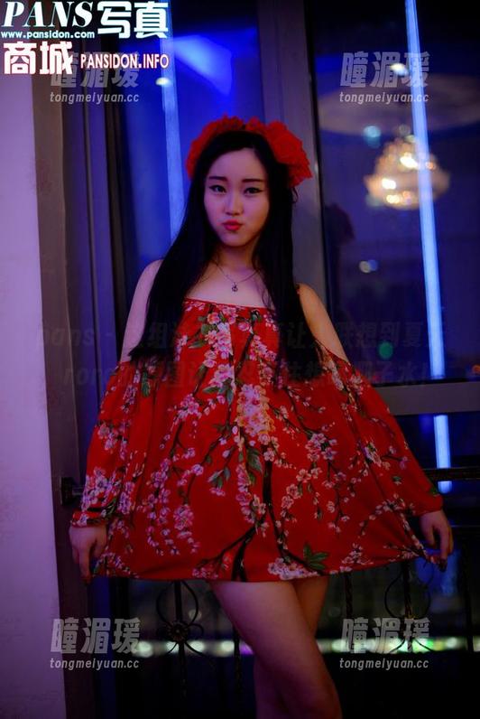 pans - 这组泳衣写真真让人联想到夏天，roro的原图让我忍不住想喝椰子水！