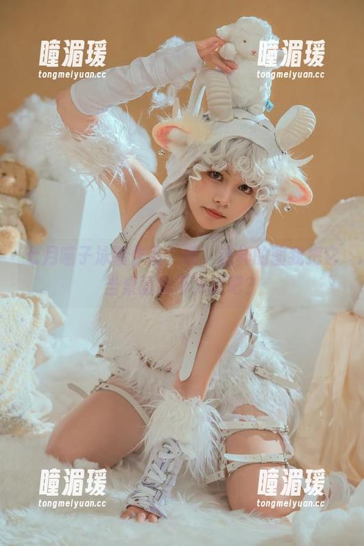 七月喵子泳装作品，哦，这样的图我把它当桌面也不为过吧？