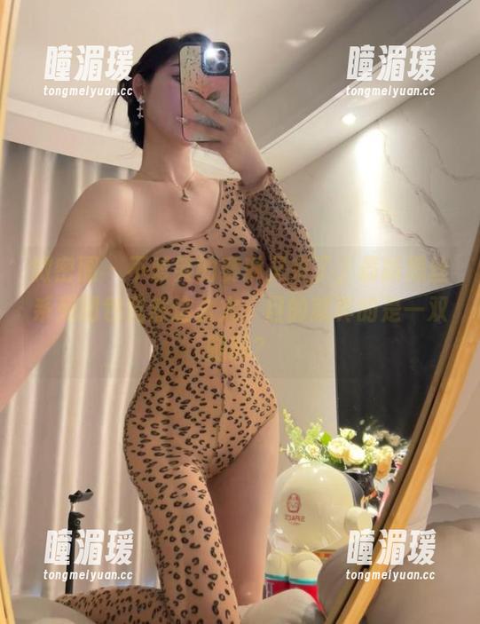 不爱笑的赛琳 微密圈 - 不爱笑的赛琳又来了,最新黑丝系列图包竟然这么火,目的就真的是一双腿吗?