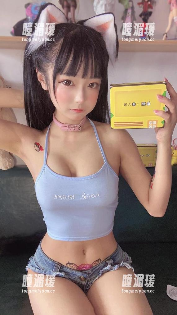 佳佳好难啊与校服，高清下的细节谁能拒绝？赶紧下载吧！