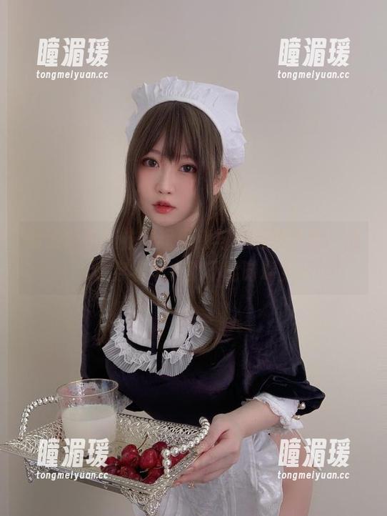 高清图包！依依超级懒与她的羊咩咩，谁说穿着羊毛就不能时髦？