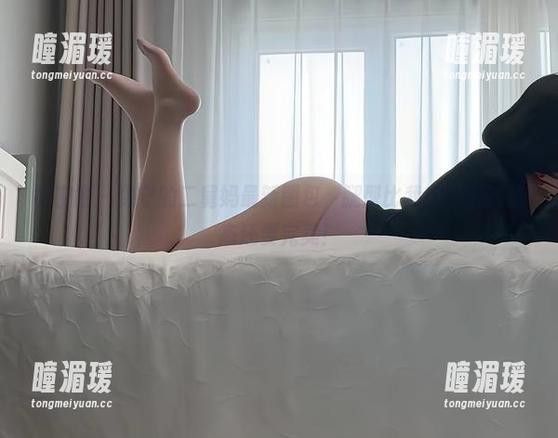 微密圈 - 保守的二舅妈最新图包，腿型比我恋爱时的姿态还要完美！