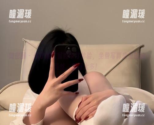 微密圈 - 保守的二舅妈带你体验，免费写真库里的油亮丝，别问太多！