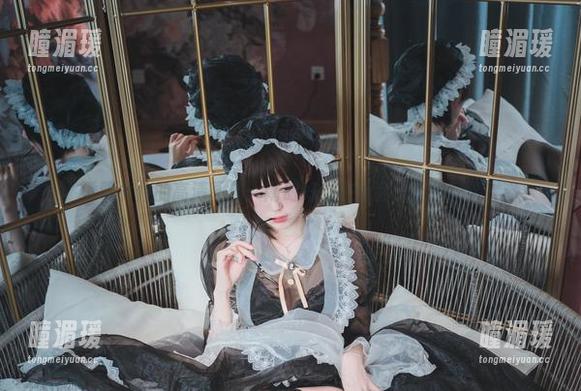透明女仆的高清图册：南鸽好像在给我们上色彩课？