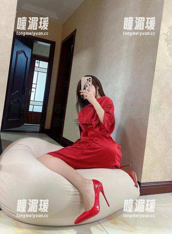 奶宝妹纸 微密圈 - 图包中的奶宝妹纸,连衣裙的精选搭配,谁能想到如此多变的气质?