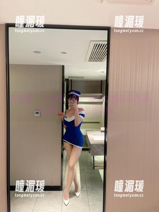 微密圈 - 决定要下载！奶宝妹纸的红色吊带镂空，高清呈现美好。