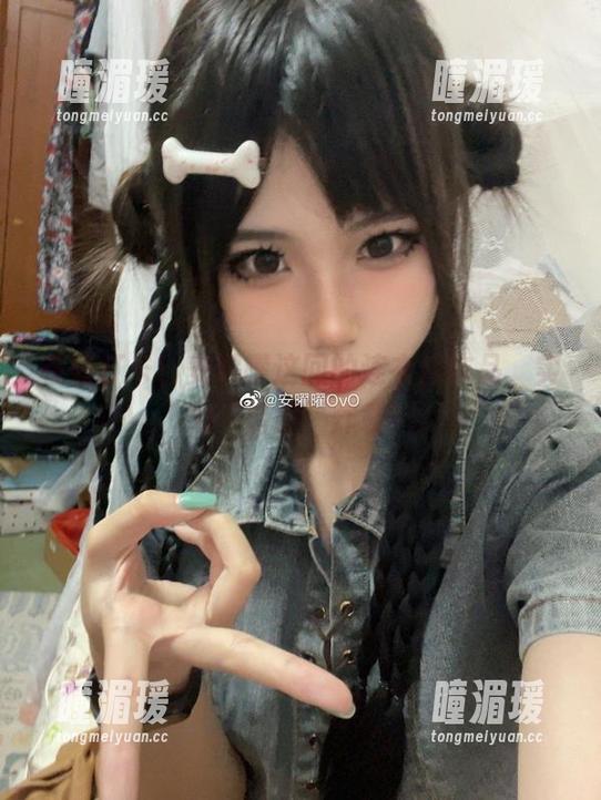 在线打卡！安曜曜这回的连衣裙作品，实力“俏皮”炸裂！