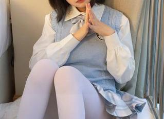 少女秩序 - 晚饭前又看到乐栀的最新旅拍，看这组美图，真让人琢磨她的拍照秘籍会不会有撒娇成分。