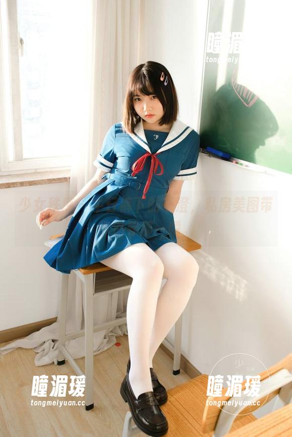 少女秩序 - 牛仔裤下的千澄，私房美图带你追寻那一瞬。