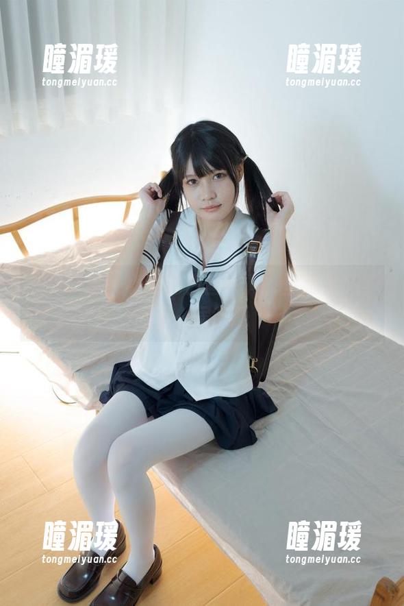 少女秩序 - 小葵的白丝写真，壁纸上又多了一层朦胧