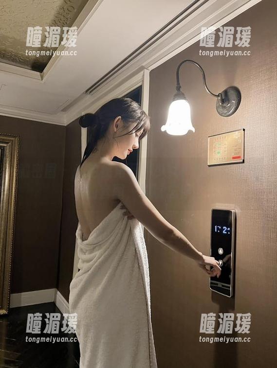 微密圈 - 私拍视角下的少女：就是阿朱啊的套图，难以忘怀