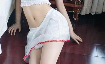 推女郎 - 连体衣与李七喜的碰撞，原图在我眼里形成一幅有趣的拼图。