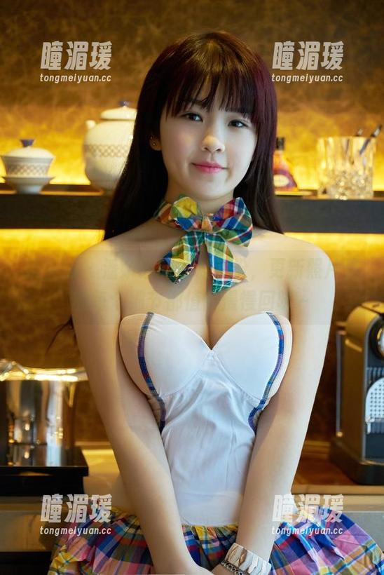推女郎 - 潘娇娇的圣诞装扮，更新照片里的每个细节都值得慢慢回味～