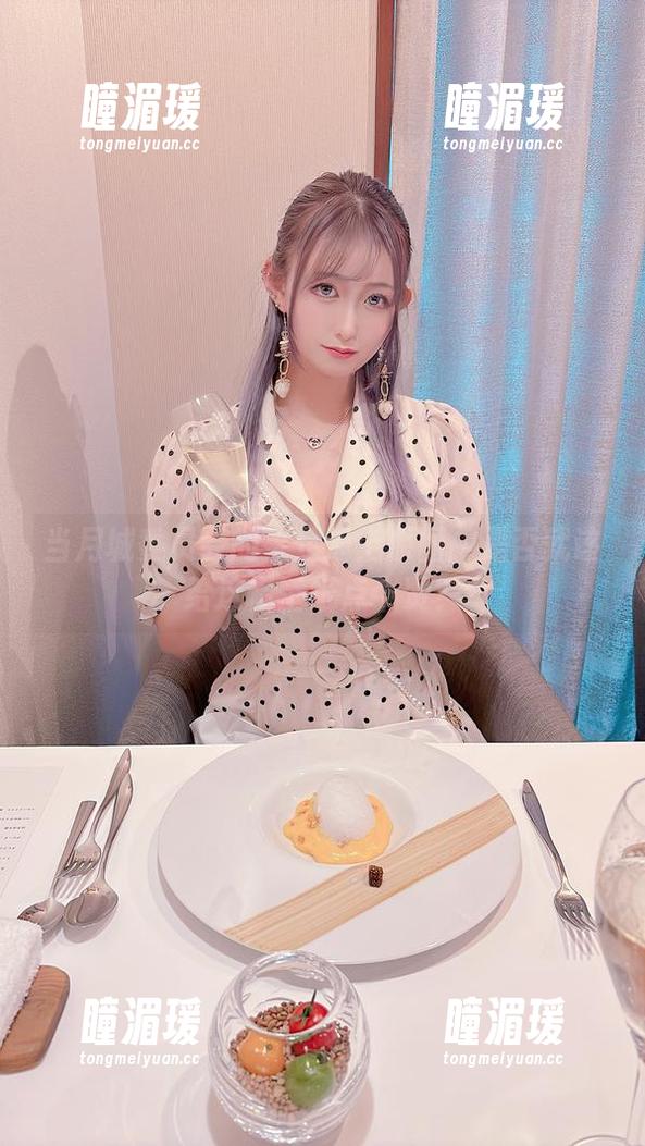 月城委员会 当月城委员会的裸足遇上原图:是否就该给这幅壁纸点个赞?
