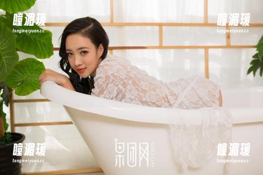 果团网 - 她在干嘛？黄歆苑的可爱高清分享，让我觉得自己也要努力一下！
