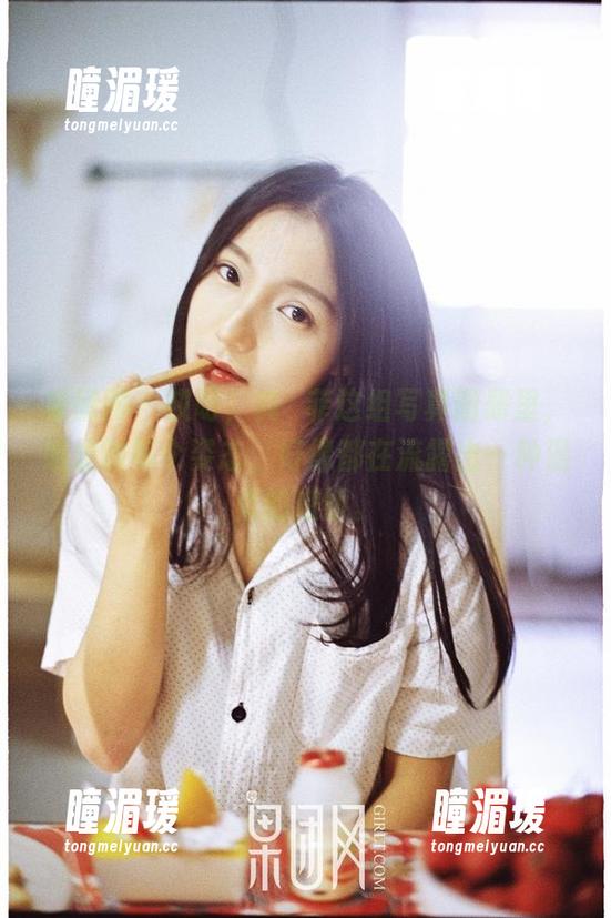 果团网 - 哎呀，龚玥菲这组写真图册里，姐姐的每个姿态，好像都在流露出一种温柔的撒娇。