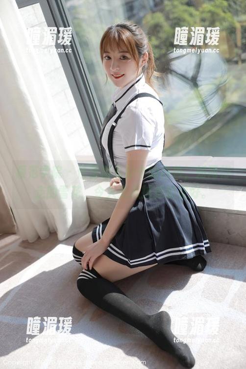模范学院 - 任莹樱私拍中的白色，如同行走的雪花，令人无从捕捉的美好。