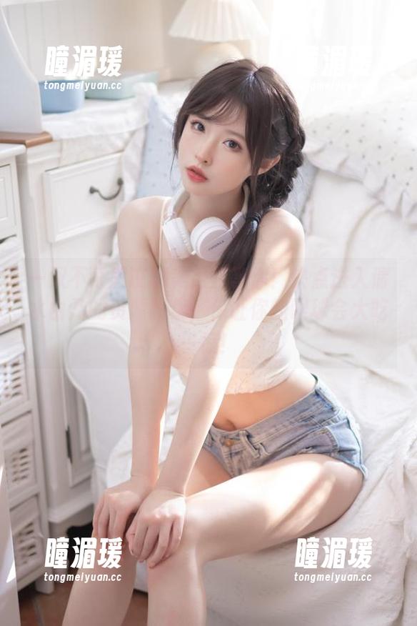 一双不可思议的美足在等你！快点进入清水由乃的资源图集，保证你的眼球会大吃一惊！