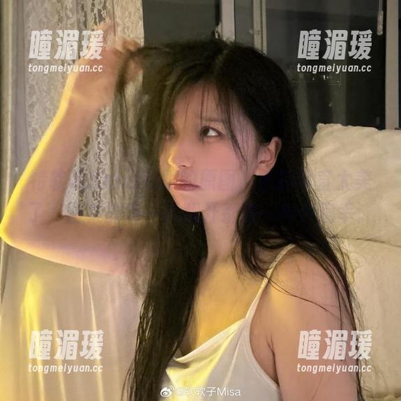 特软儿Sona和服的原图，色彩简直太美了，图集的每一页翻开都是一种小确幸。