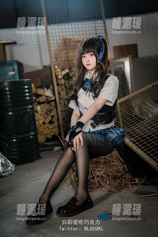 油亮的白莉爱吃巧克力，作品中我只在想，下载后得照镜子吗？
