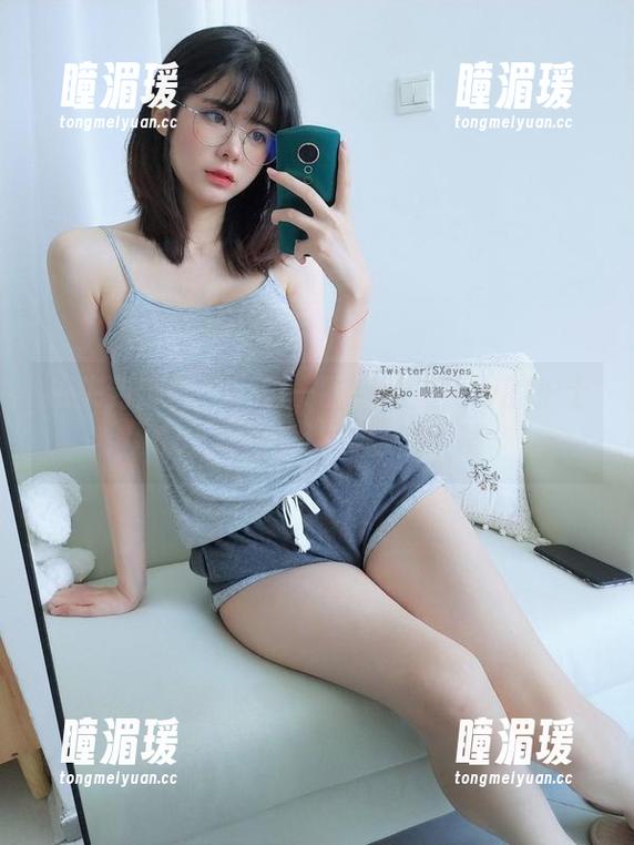从头到脚都是角色—眼酱大魔王w的护士Cos原图，让人忍俊不禁