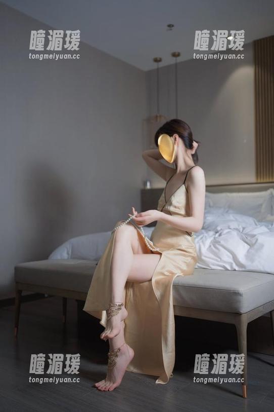 微密圈 - 居然有红裙与攻速鞋的组合秀！禅院熏的写真图包，等着你来发现！