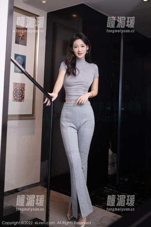 秀人网-唐安 秀人网 - 专业摄影师都得羡慕唐安的黑丝私拍,真是为这个搭配打call啊!
