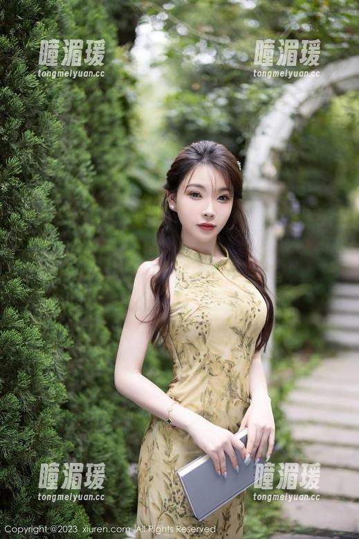 秀人网 - 娜露selena户外随拍：私房美图中那一抹“不经意”的姿态，让我感叹。