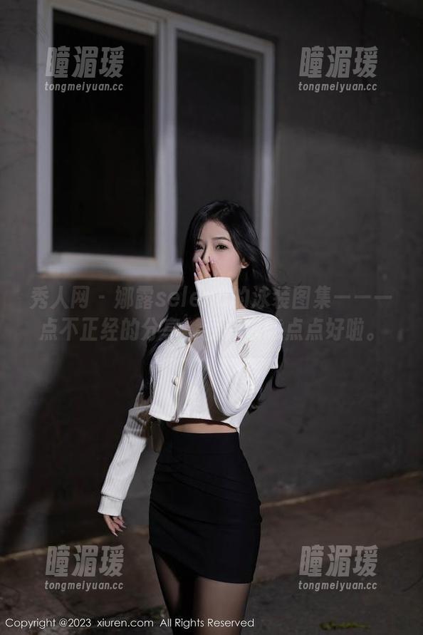 秀人网 - 娜露selena的泳装图集——一点不正经的分享，我们随意点点好啦。