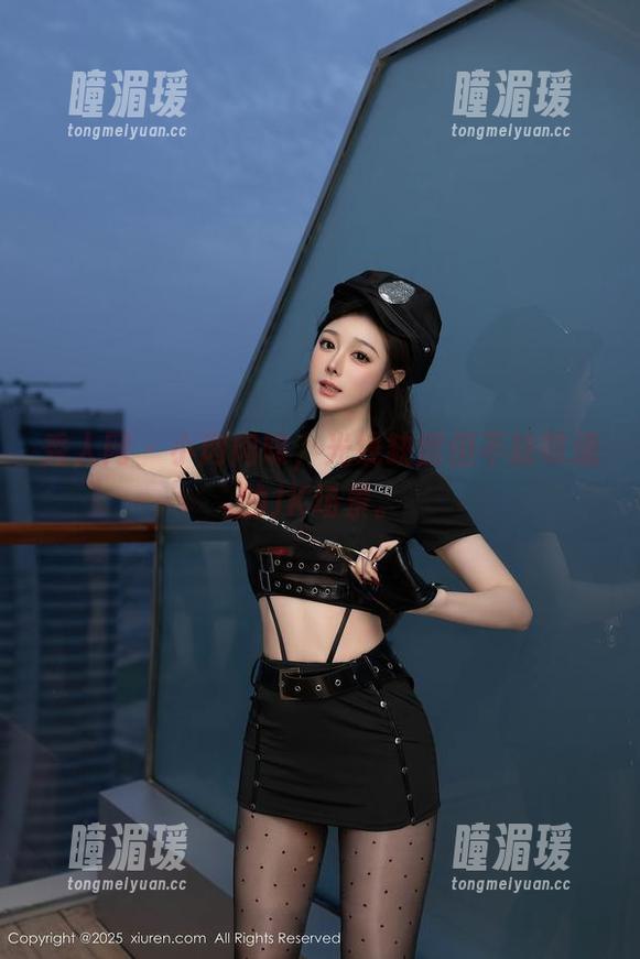 秀人网 - 小肉肉咪，光线缺席但不缺味道的JK场景。