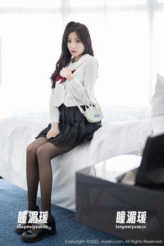 秀人网 - 白甜的礼服：最新图库带你见证甜的磕碰与优雅的交锋！