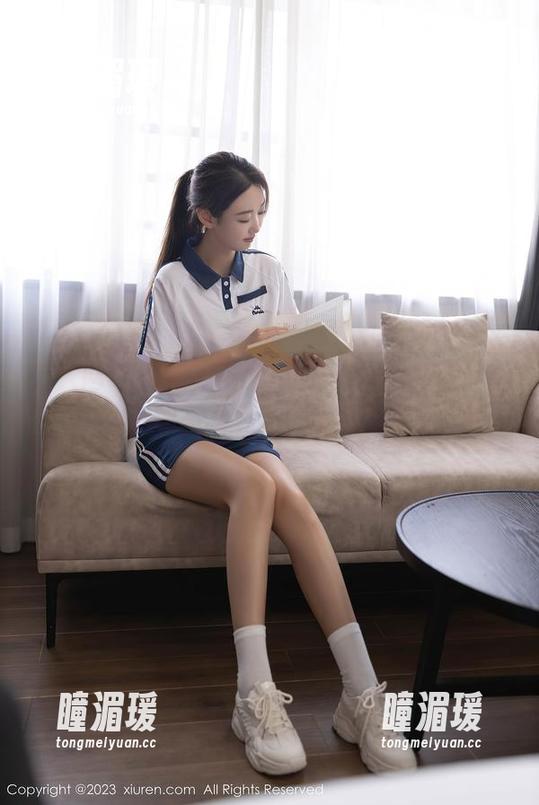 秀人网 - 在糯美子MINIbabe的私房写真中找到秘书角色的‘激萌’时刻！