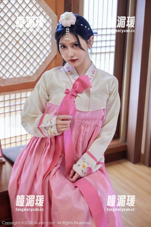 秀人网 - 黑色写真全套：美七mia的大胆来源于心底的躁动