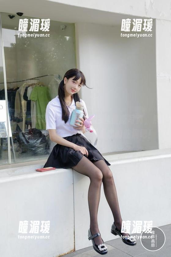 稚乖画册 - 生煎团团的白丝最新写真，照片里的轻盈感，快来开启你的脑洞吧！
