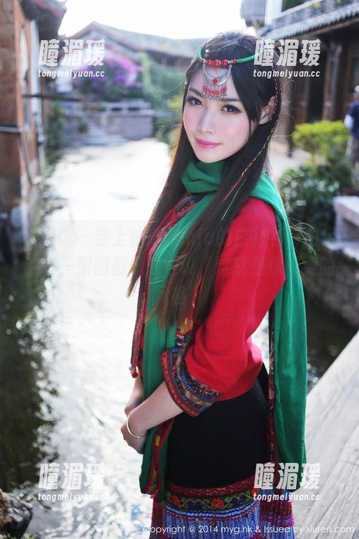 美媛馆 - 穿上徐微微mia的白衬衫，图库的每一张图都像是在说“这就是你想要的风格”