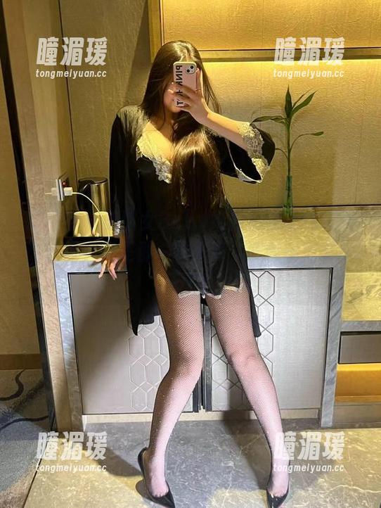 美邵女Baby 微密圈 - 美邵女Baby给我们奉上这套油亮丝袜,光是那一抹光泽,就够我欣赏半天了!