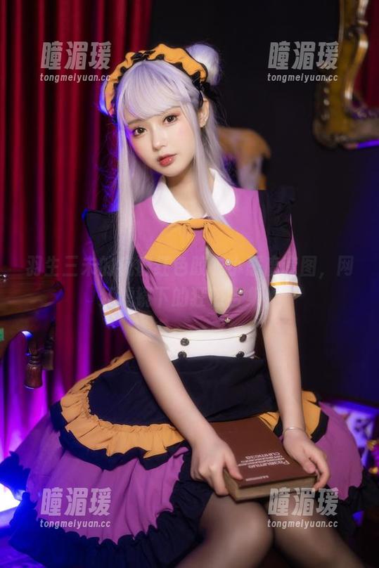 羽生三未的疯癫红色胶衣小恶魔套图，网红滤镜下的狂热合集！