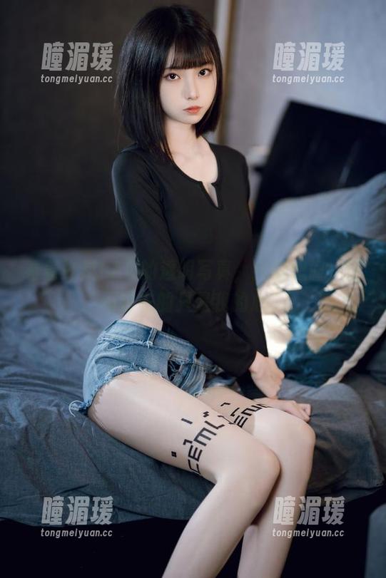 看着许岚LAN的透明写真，我倒想问：透不过去的只是我的心。