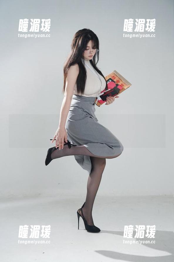 谁说皮衣只能单挑？阿寨寨ninja的写真图包用实力来打脸