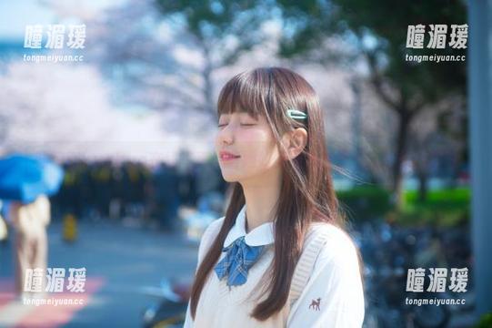 陆卿卿kyokyo在线写真：看她如何用热辣夏天打动你的眼球