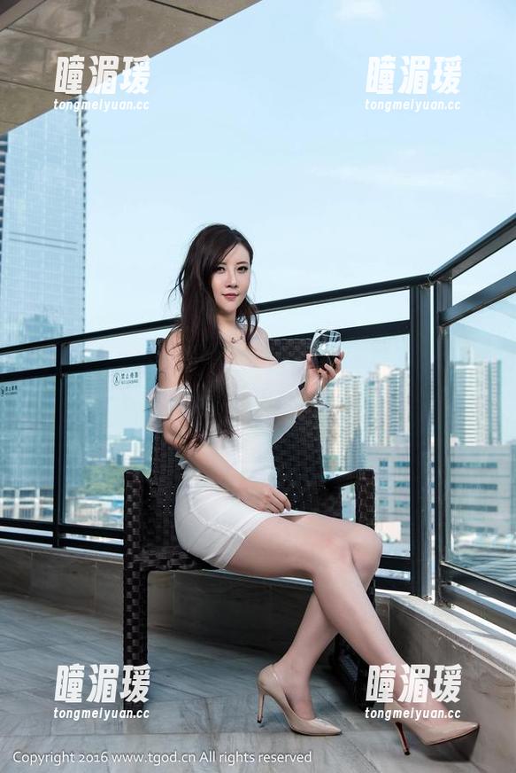 青豆客-颖莹儿YY 青豆客 - 当颖莹儿YY进驻办公室,套图的资源就此开启!